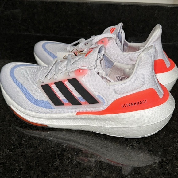 Adidas men’s UltraBoost Light W sz 10 - Picture 6 of 8